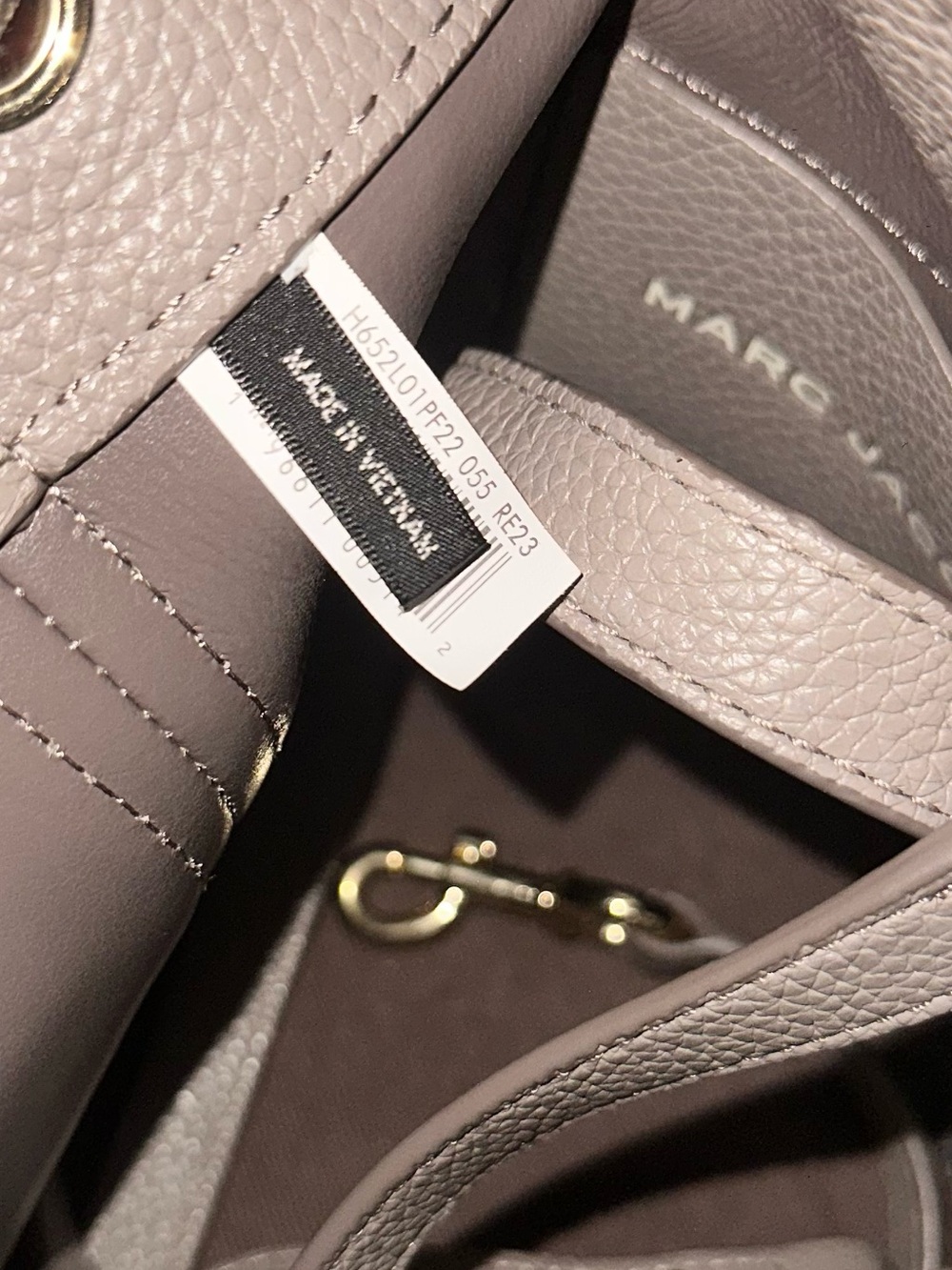MARC JACOBS The Bucket Bag- Cement - Picture 10 of 16